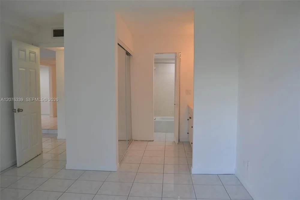 3670 Inverrary Dr #2D Lauderhill, FL 33319