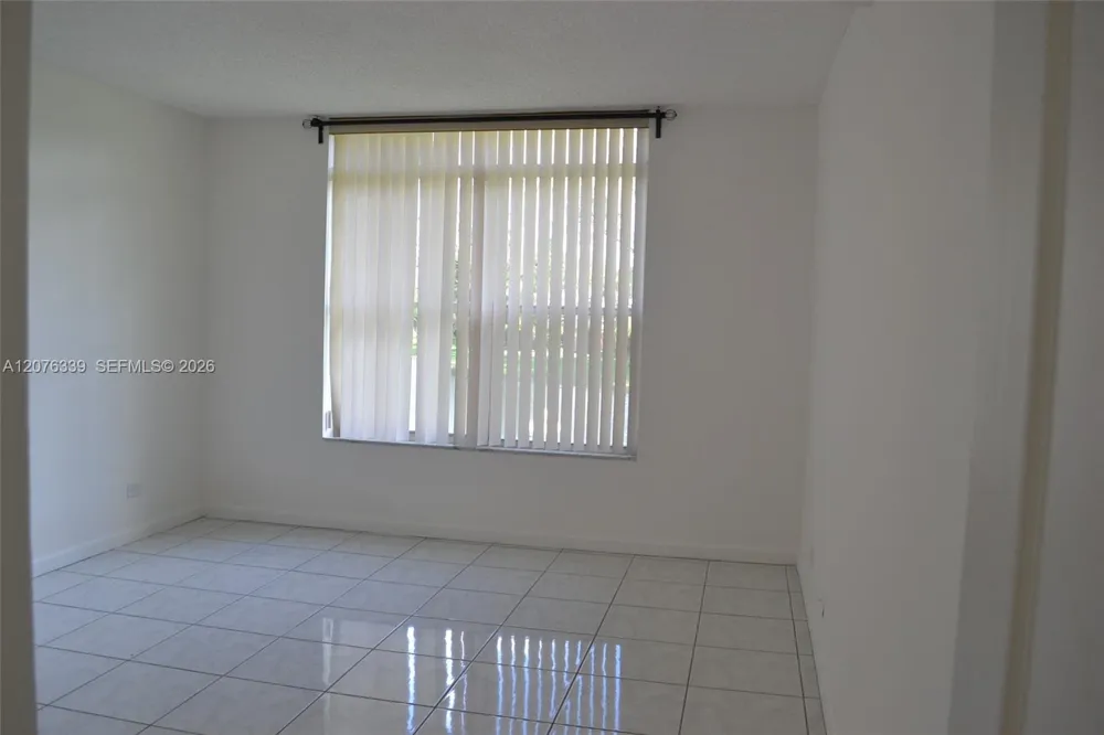 3670 Inverrary Dr #2D Lauderhill, FL 33319