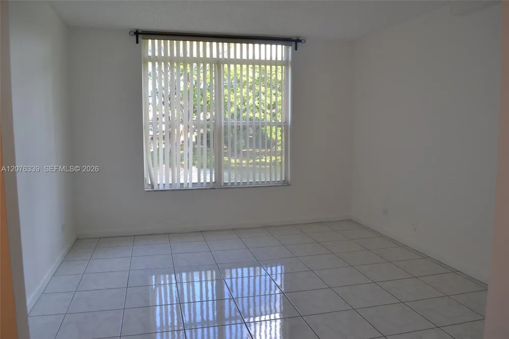 3670 Inverrary Dr #2D Lauderhill, FL 33319