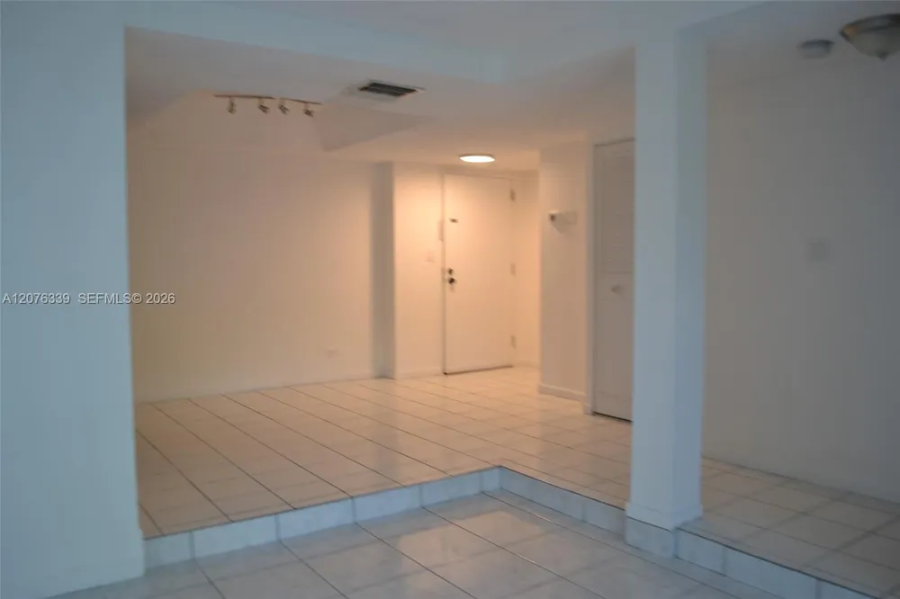 3670 Inverrary Dr #2D Lauderhill, FL 33319