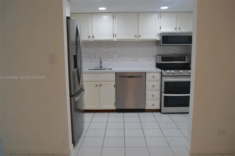 3670 Inverrary Dr #2D Lauderhill, FL 33319