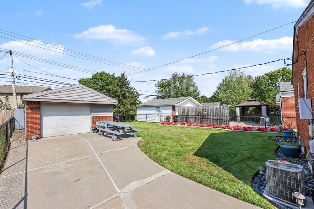 32011 Saint Margaret Saint Clair Shores, MI 48082