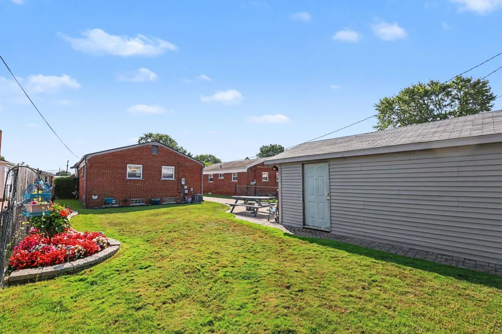32011 Saint Margaret Saint Clair Shores, MI 48082