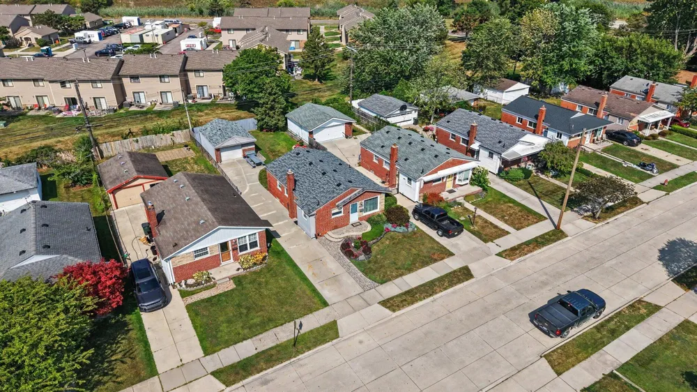 32011 Saint Margaret Saint Clair Shores, MI 48082