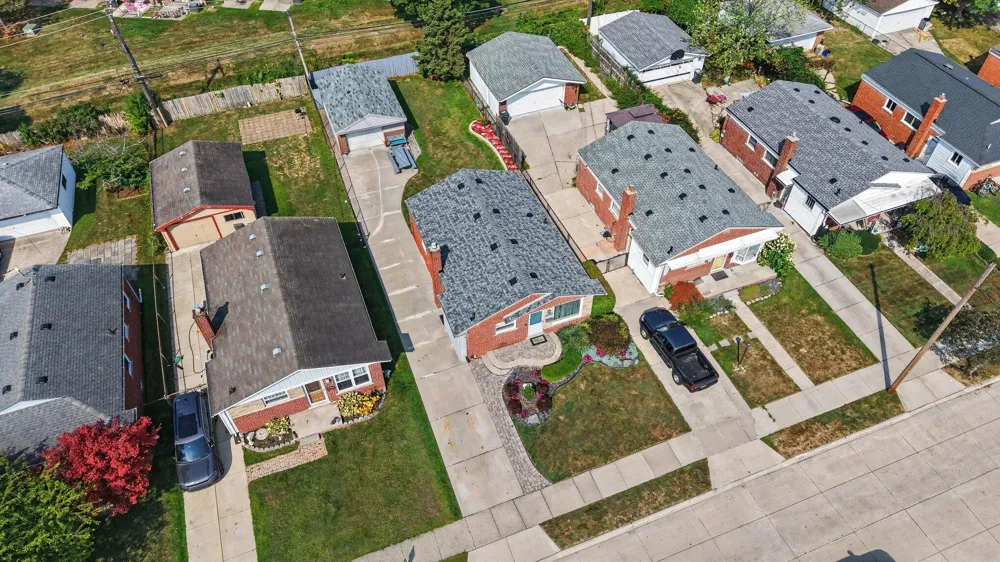 32011 Saint Margaret Saint Clair Shores, MI 48082