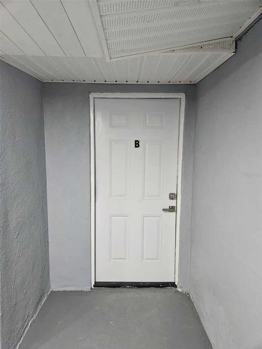 1953 W SKYLINE DR Clearwater, FL 33763