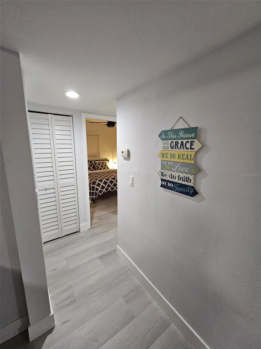 1953 W SKYLINE DR Clearwater, FL 33763