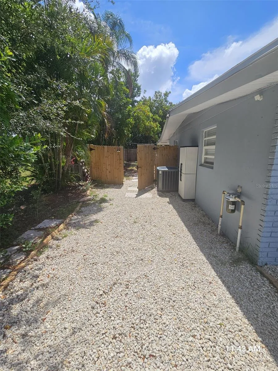1953 W SKYLINE DR Clearwater, FL 33763