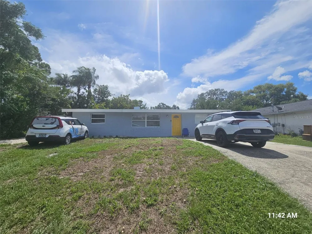 1953 W SKYLINE DR Clearwater, FL 33763
