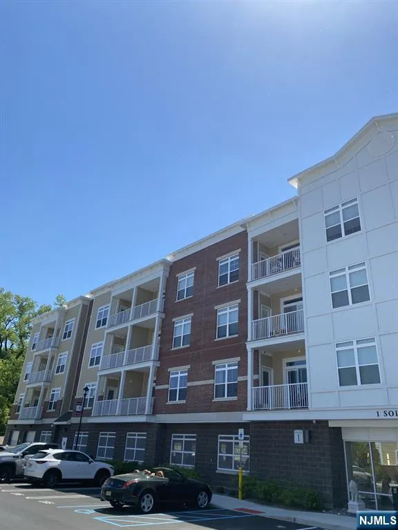5 Soldier Hill Road 313 Paramus, NJ 07652