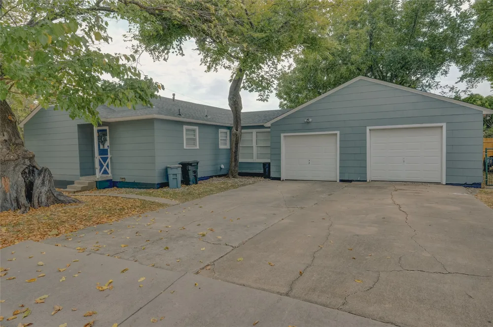 1100 Wade Hampton Street Benbrook, TX 76126
