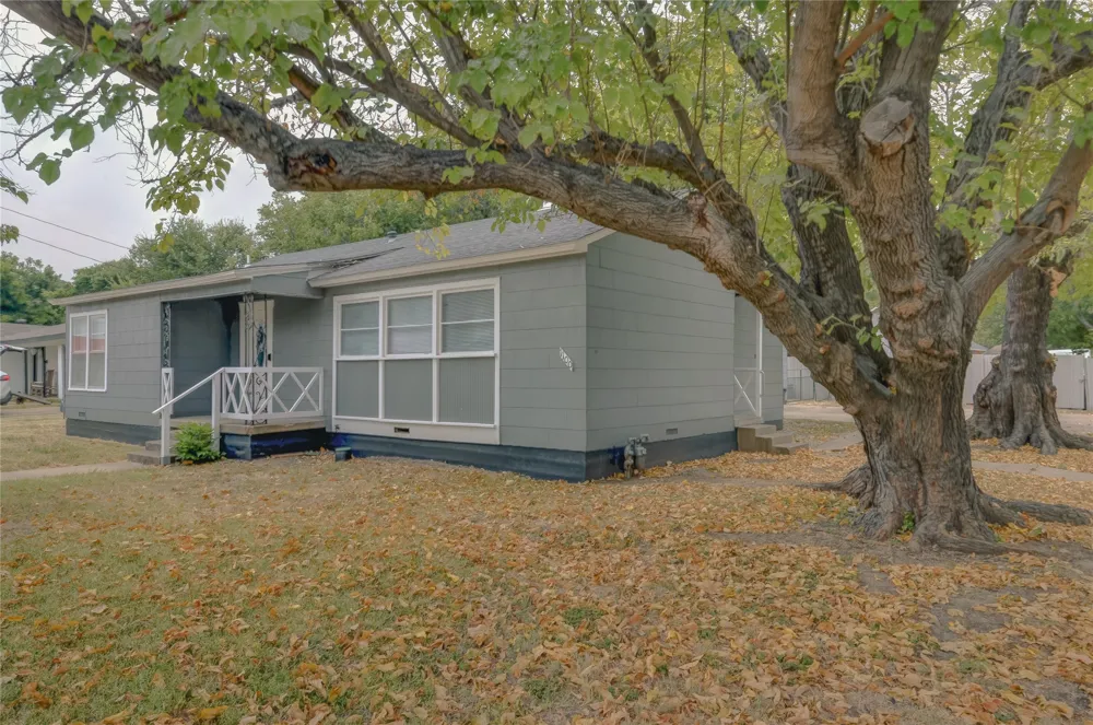 1100 Wade Hampton Street Benbrook, TX 76126