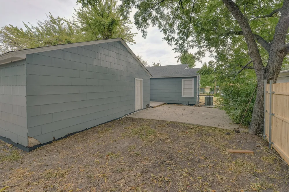 1100 Wade Hampton Street Benbrook, TX 76126