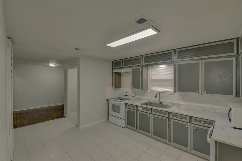 1100 Wade Hampton Street Benbrook, TX 76126