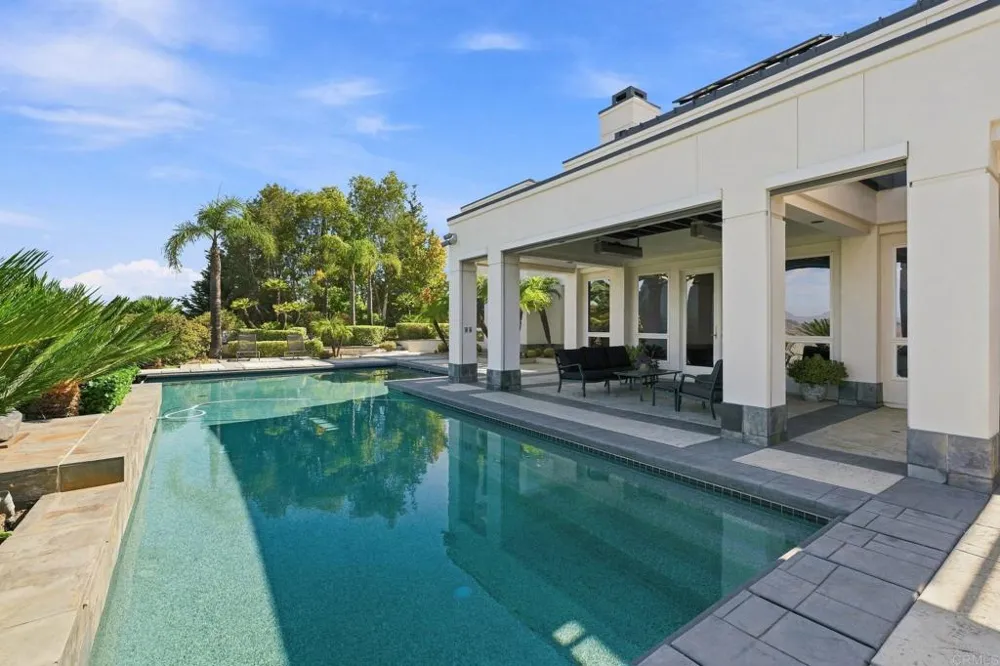 30306 Via Maria Elena Bonsall, CA 92003