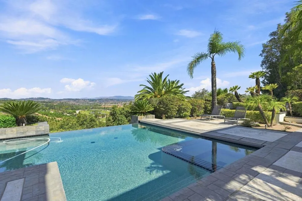 30306 Via Maria Elena Bonsall, CA 92003
