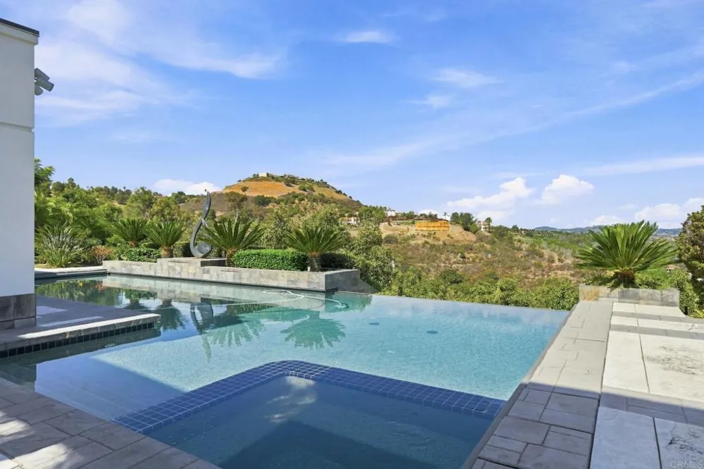 30306 Via Maria Elena Bonsall, CA 92003