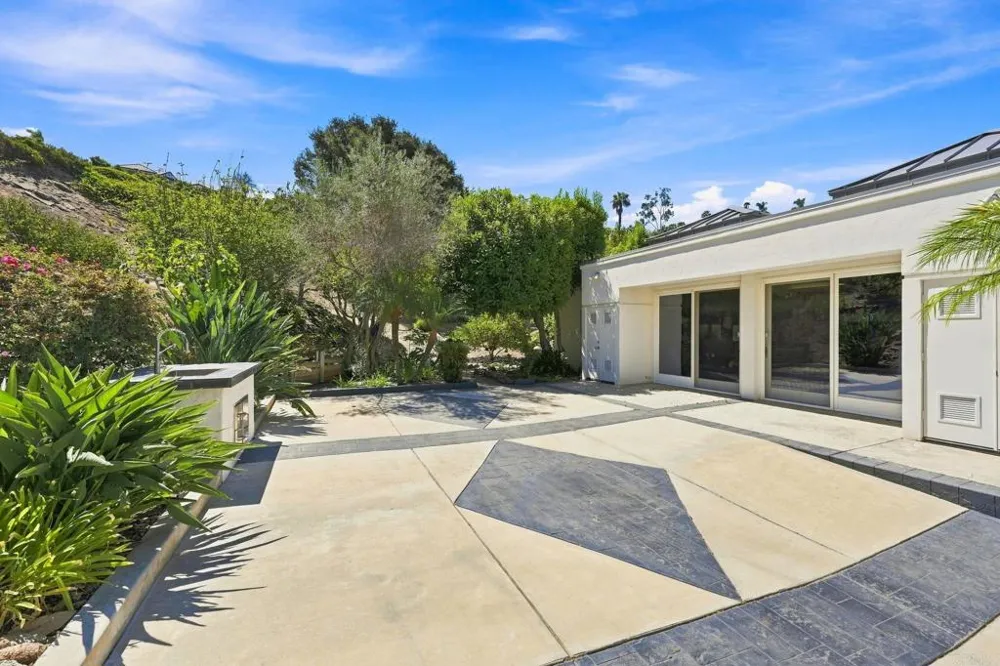 30306 Via Maria Elena Bonsall, CA 92003