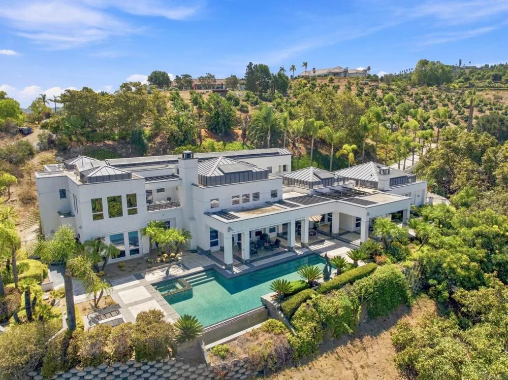 30306 Via Maria Elena Bonsall, CA 92003
