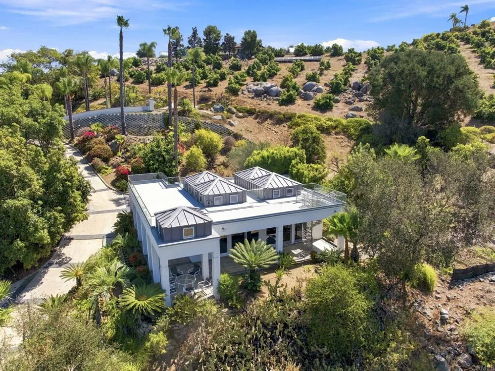 30306 Via Maria Elena Bonsall, CA 92003