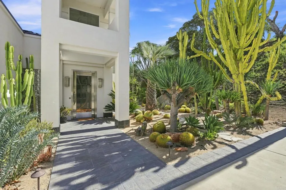 30306 Via Maria Elena Bonsall, CA 92003