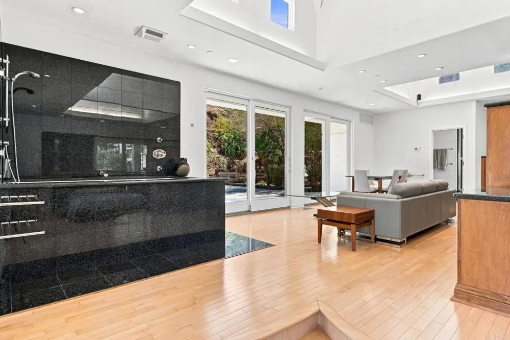 30306 Via Maria Elena Bonsall, CA 92003