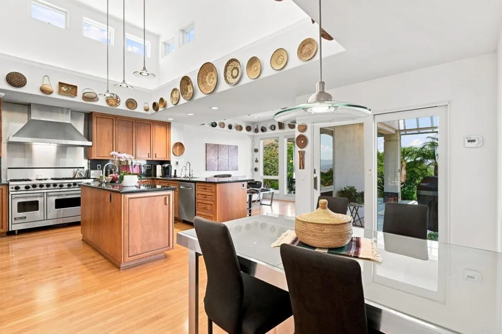 30306 Via Maria Elena Bonsall, CA 92003