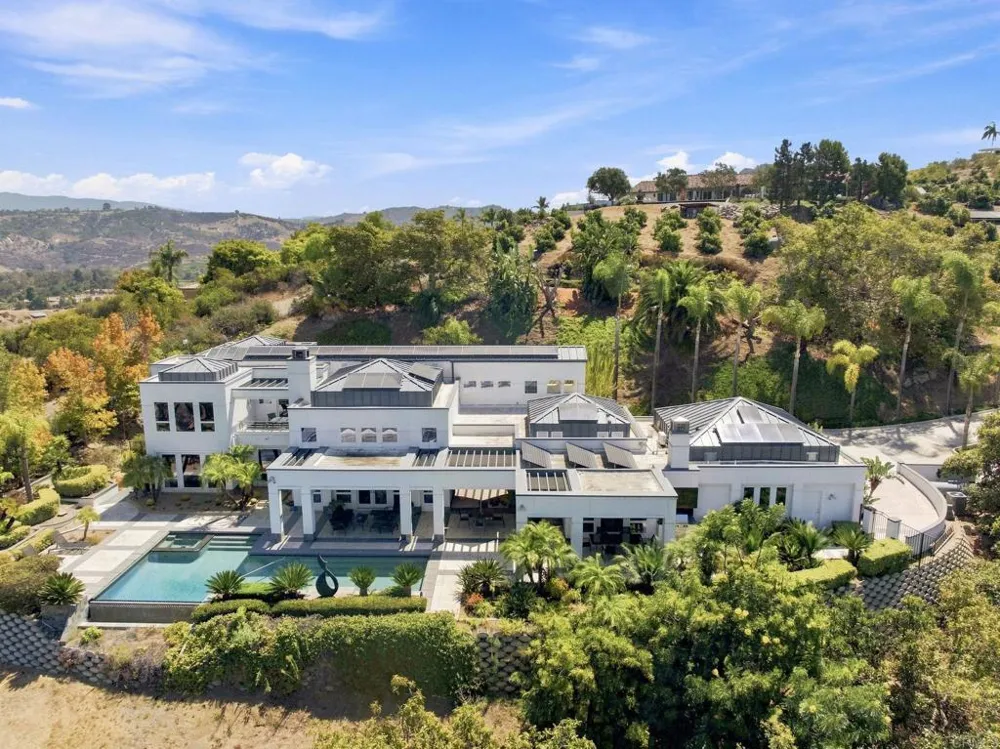 30306 Via Maria Elena Bonsall, CA 92003