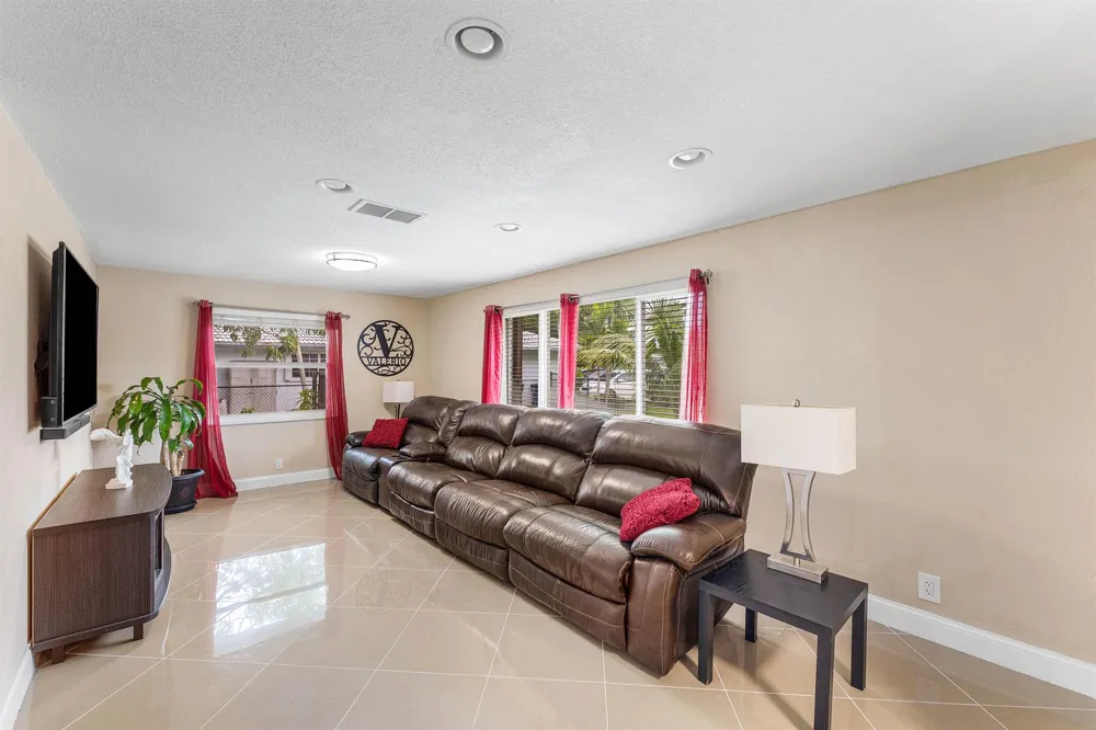 4025 NW 105TH AVENUE Coral Springs, FL 33065