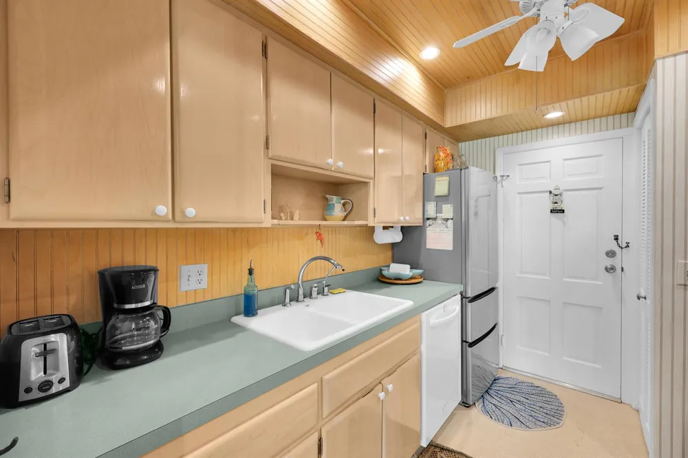 475 Tequesta Drive #16 Tequesta, FL 33469