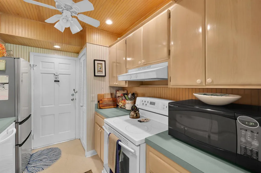 475 Tequesta Drive #16 Tequesta, FL 33469