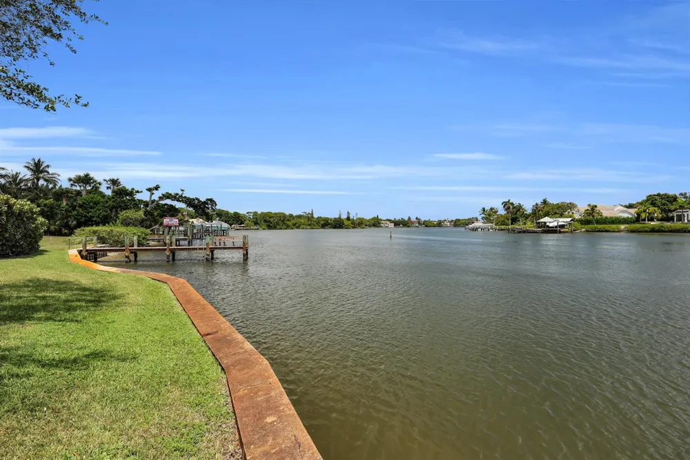 475 Tequesta Drive #16 Tequesta, FL 33469