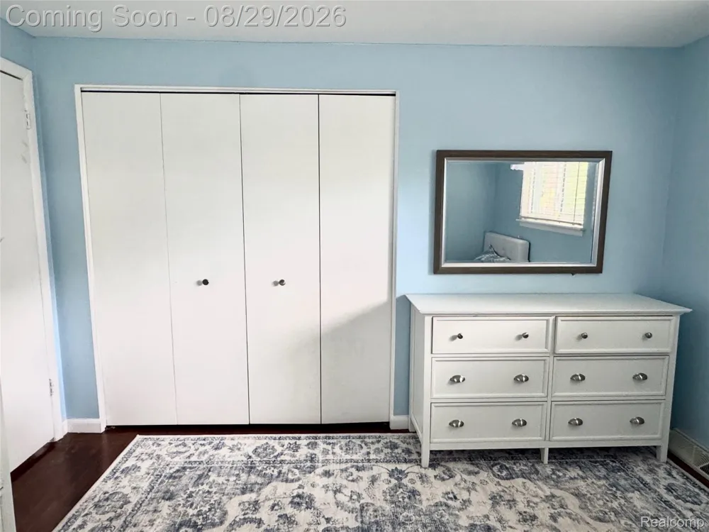 30675 Old Stream Street Southfield City, MI 48076