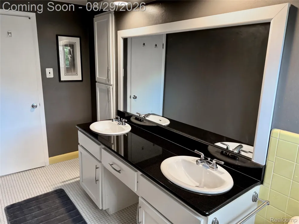 30675 Old Stream Street Southfield City, MI 48076