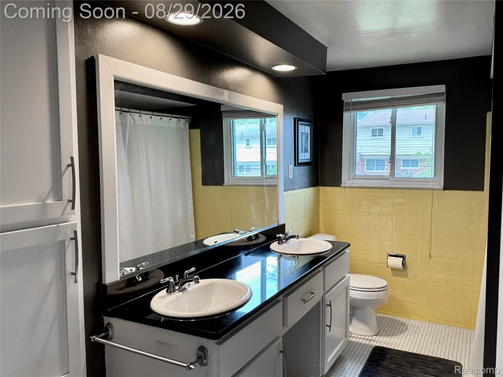 30675 Old Stream Street Southfield City, MI 48076
