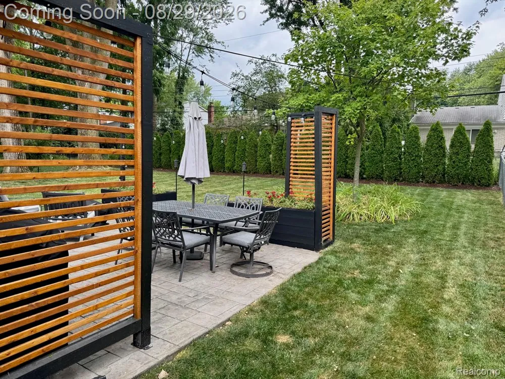 30675 Old Stream Street Southfield City, MI 48076