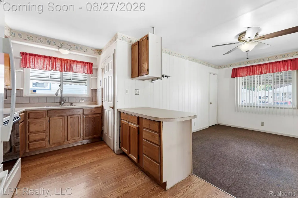 6431 Mayfair Street Taylor City, MI 48180