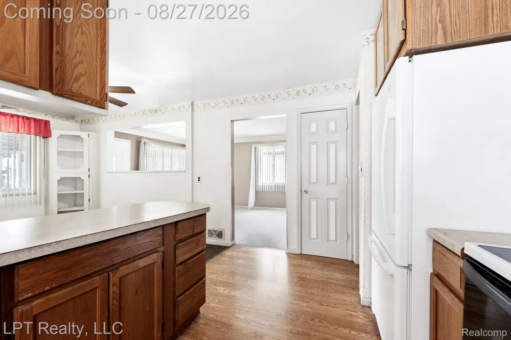 6431 Mayfair Street Taylor City, MI 48180