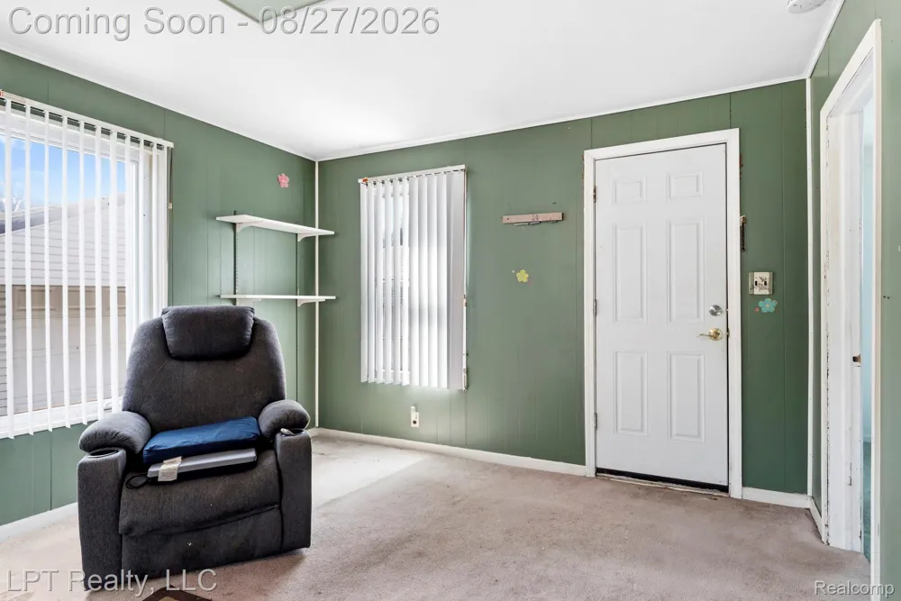 6431 Mayfair Street Taylor City, MI 48180