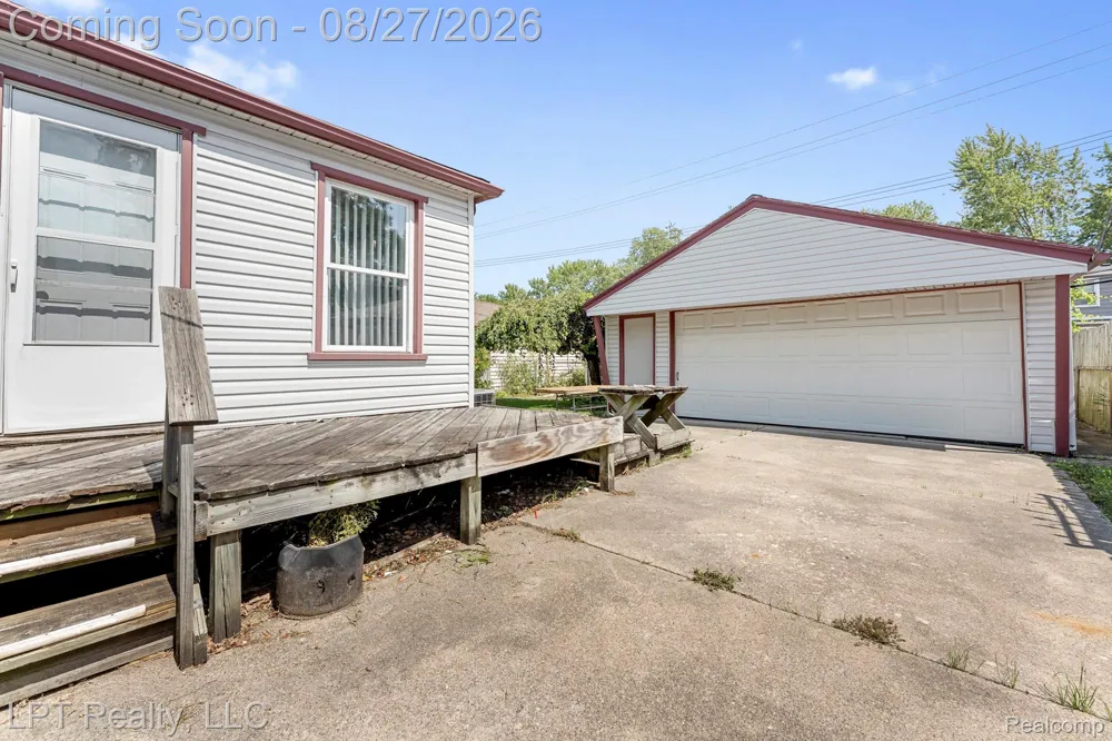 6431 Mayfair Street Taylor City, MI 48180