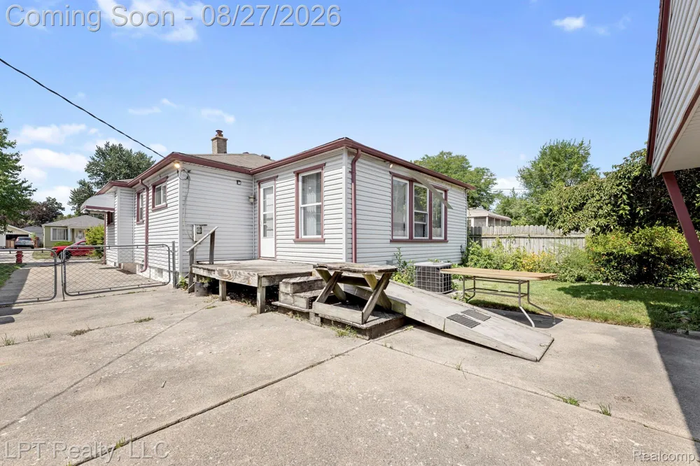 6431 Mayfair Street Taylor City, MI 48180