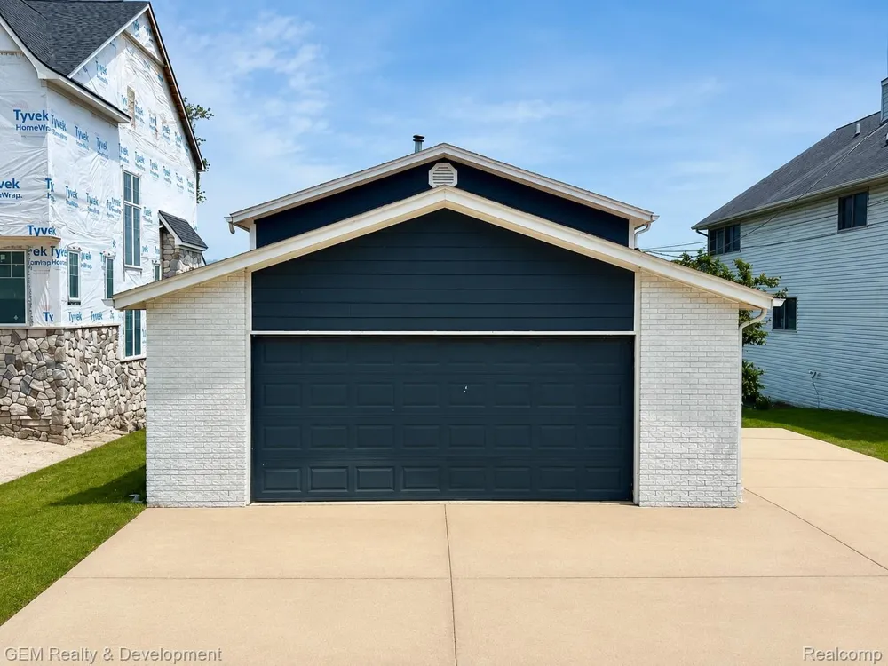 1869 Union Lake Road Commerce Charter Township, MI 48382