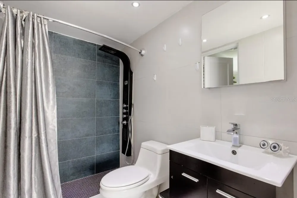 37 ISLA VERDE AVE. #1211 Carolina, PR 00979