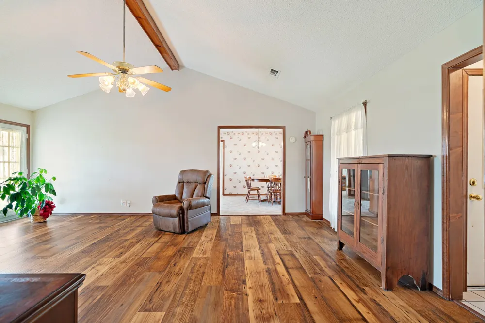 537 Farm Road 2820 Sumner, TX 75486