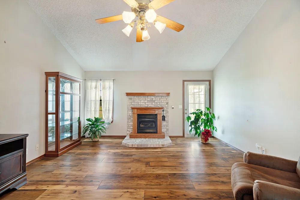 537 Farm Road 2820 Sumner, TX 75486