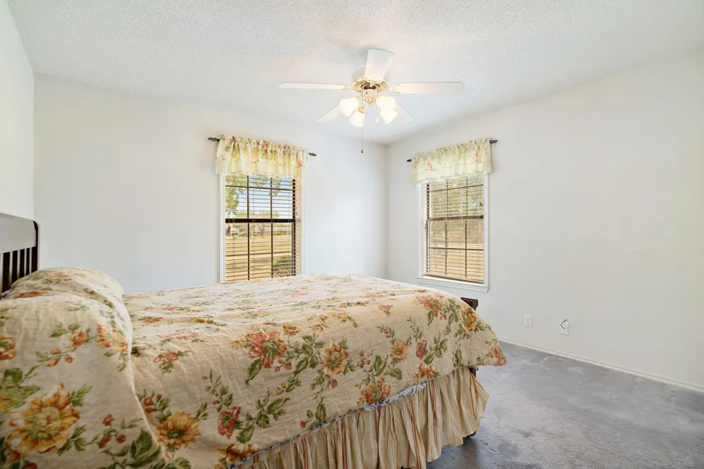 537 Farm Road 2820 Sumner, TX 75486