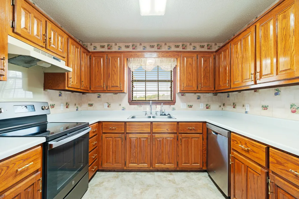 537 Farm Road 2820 Sumner, TX 75486
