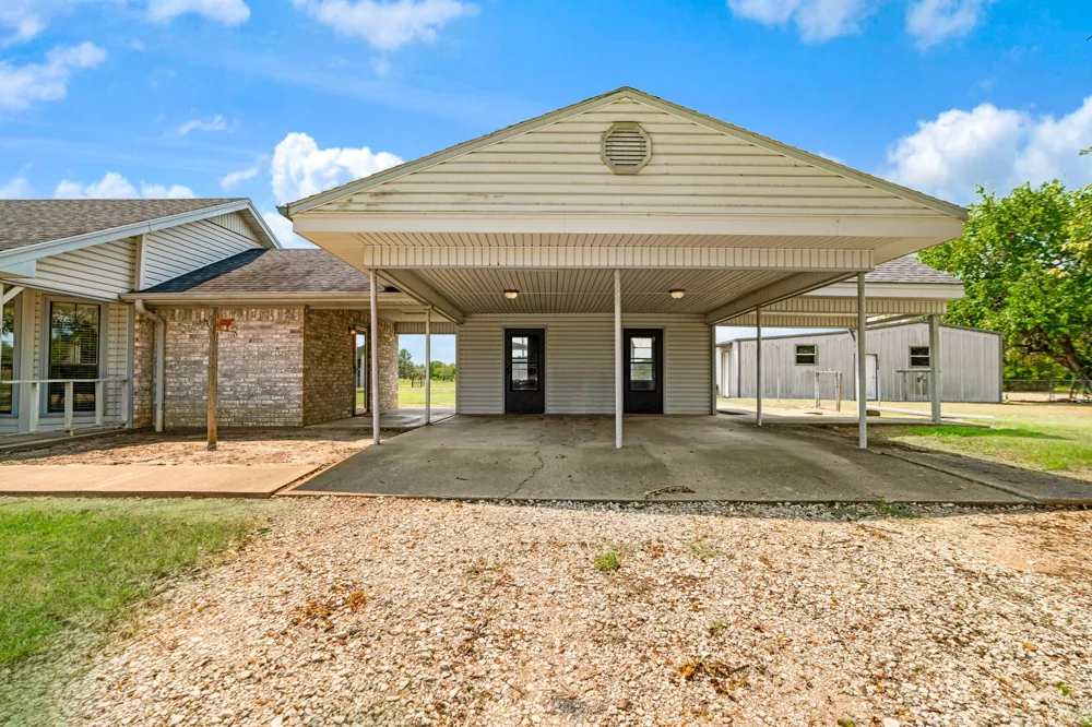 537 Farm Road 2820 Sumner, TX 75486