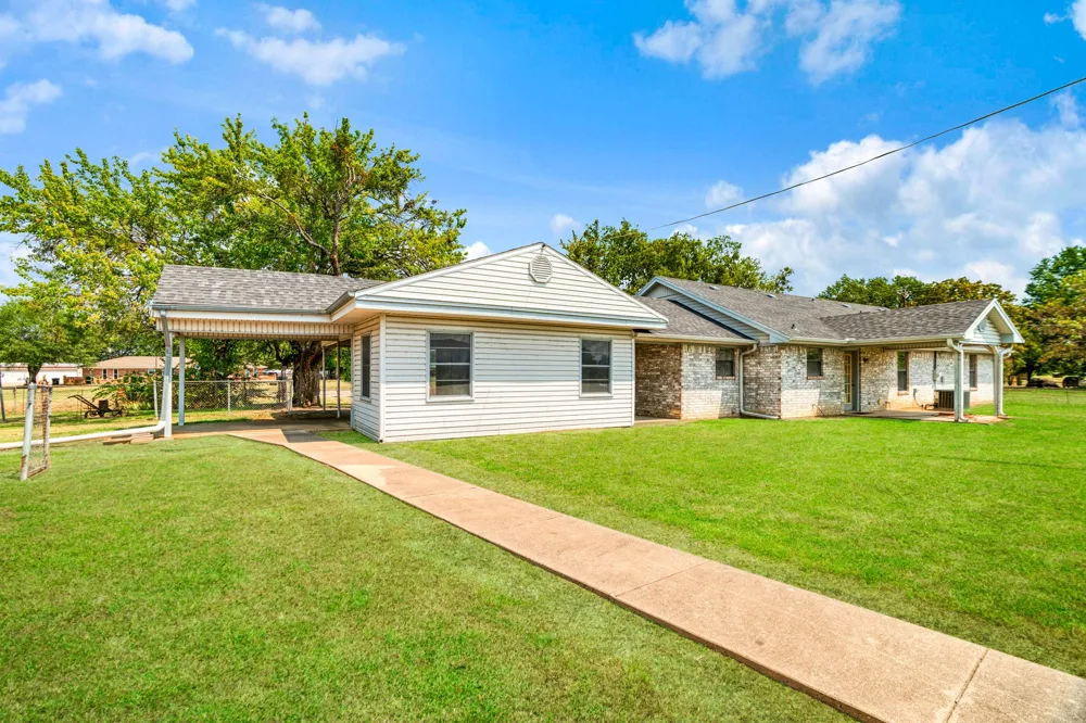 537 Farm Road 2820 Sumner, TX 75486