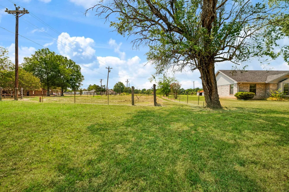 537 Farm Road 2820 Sumner, TX 75486